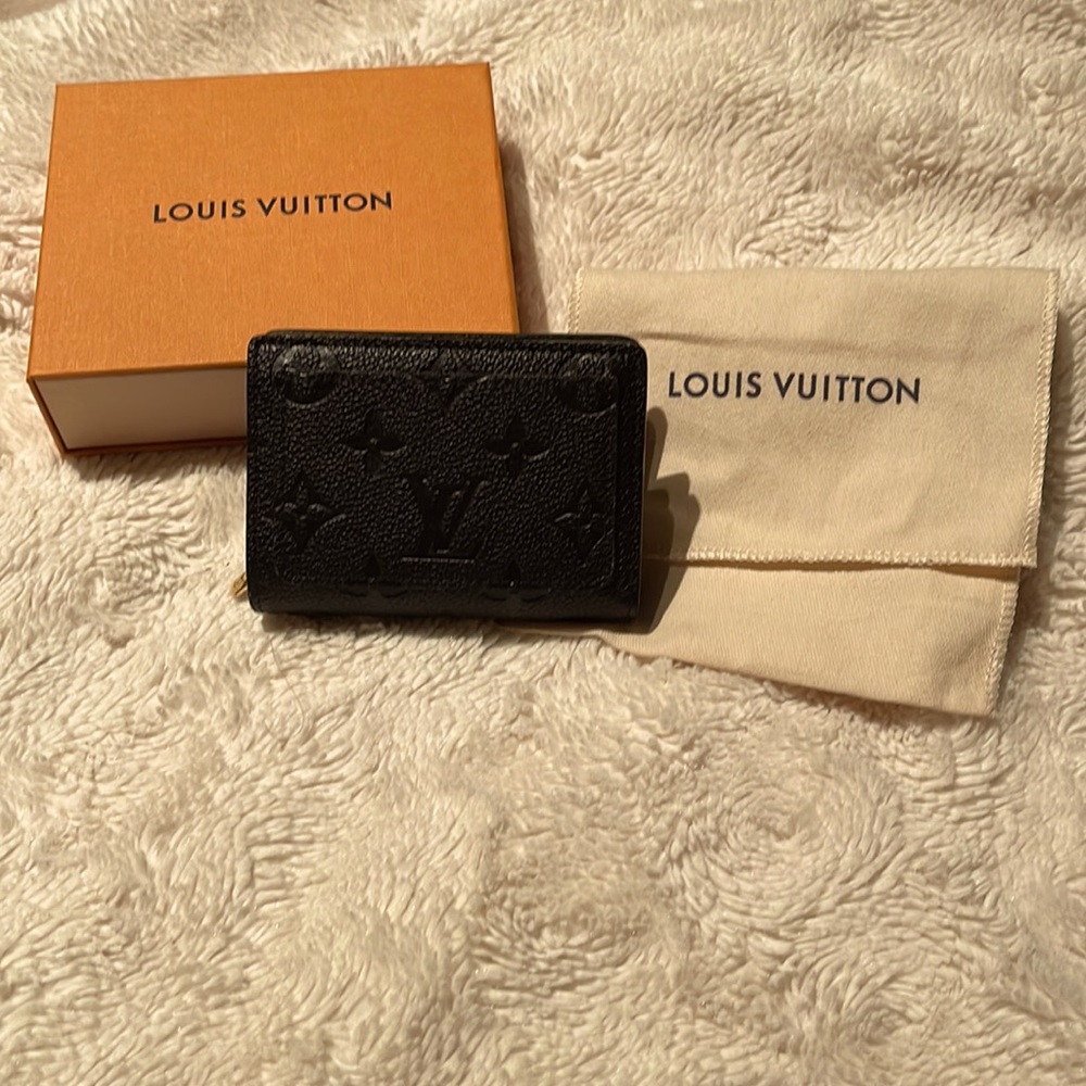 LOUIS VUITTON
Empreinte Clea Wallet Black